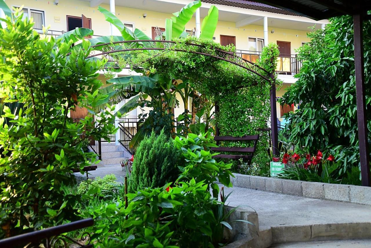 Mini Hotel Vavilon New Athos Extérieur photo